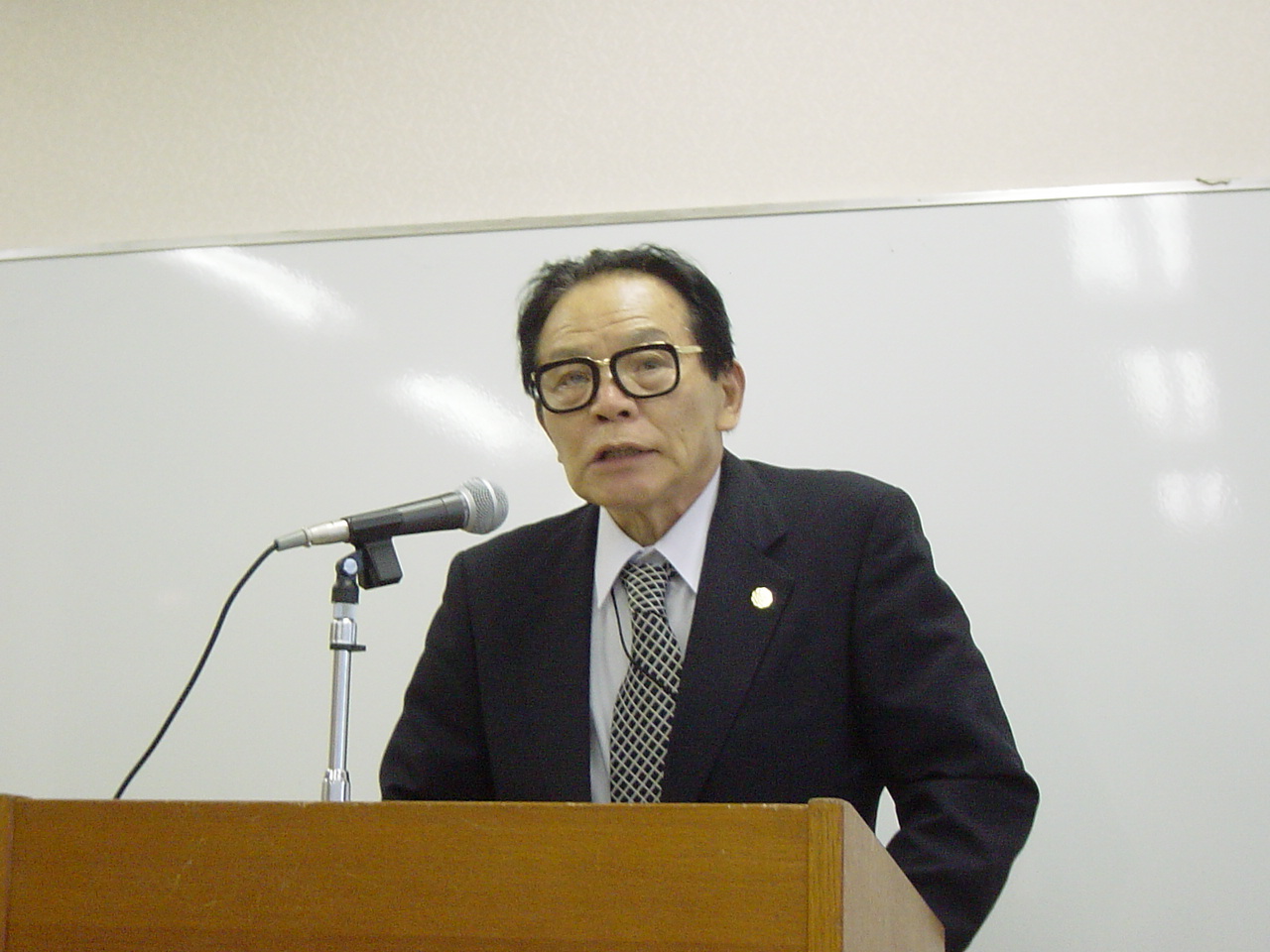 派遣団の兒玉明団長(日身連会長、日本障害フォーラム準備会代表)のあいさつ